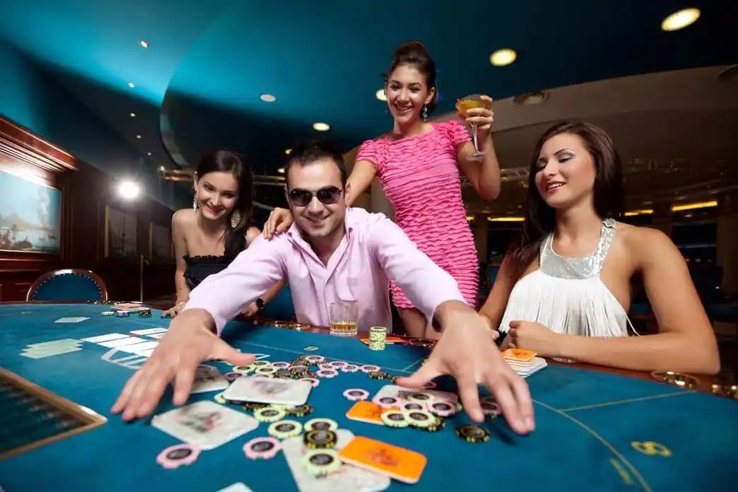 Tampilan lobby permainan di aplikasi peka94 – slot, taruhan olahraga, dan live casino dalam satu aplikasi mobile